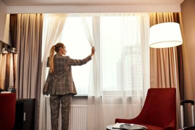 hotel-room-businesswoman